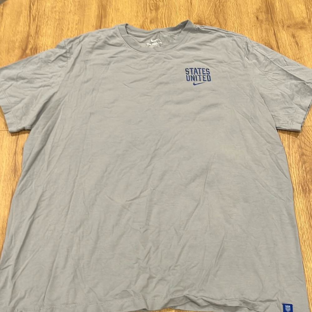 Nike Mens USMNT TS
Size XL
Color - Gray